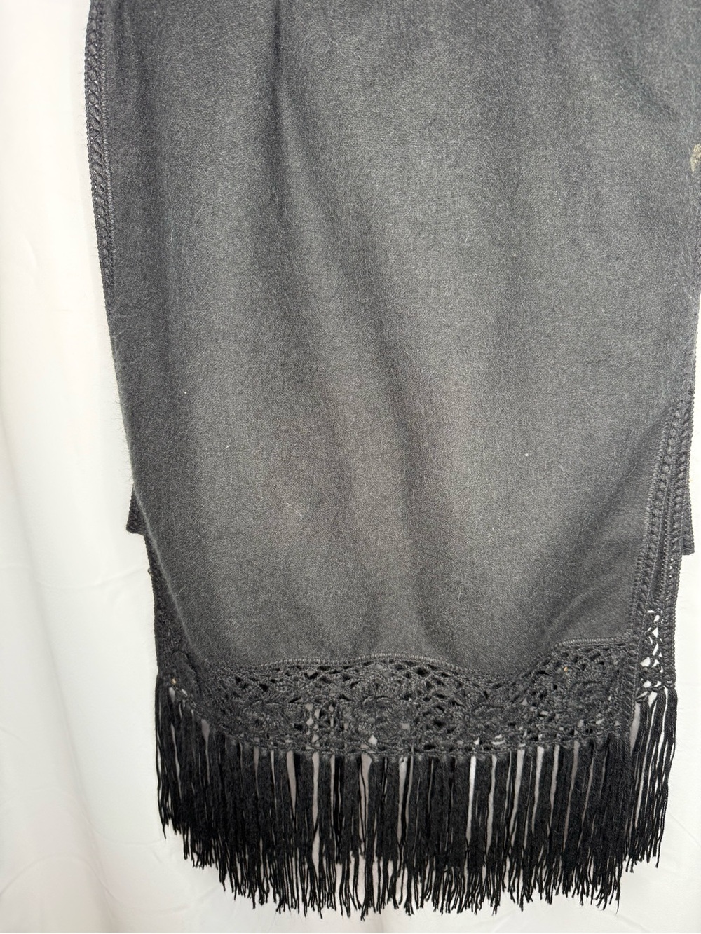 Alpaca Camargo
Wrap with Hand crochet flowers